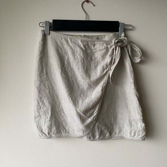 Elegant Gray Wrap Skirt - Picture 4 of 6